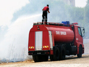 Lefkoşa-Girne ana yolunda araç yangını!