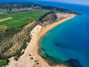 Dipkarpaz köyü muhtarları sahil kesimindeki arazilerin çiftçilere kiralanmasını talep etti