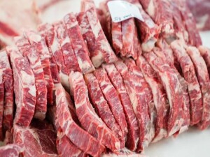 136 kilo dana etini, gümrüksüz olarak tasarruf edip ithal eden iki kişi tutuklandı