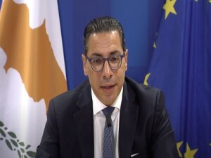 Rum Dışişleri Bakanı Kombos, İngiliz mevkidaşı Cooper ile görüştü: Stratejik iş birliği ele alındı