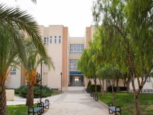 DAÜ Eczacılık Fakültesi, uluslararası akreditasyonlarla küresel ölçekte eğitim sunuyor