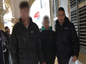 Uyuşturucu suçundan yargılanan 2 zanlıya 3'er gün tutukluluk