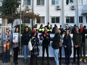 KTOEÖS, Maliye Bakanlığı önünde eylem yaptı: Hukuk tanımaz anlayışa karşı direnmeye devam edeceğiz