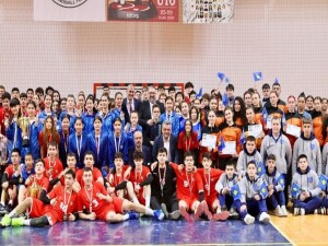 Tufan Erhürman, Kyrenia Cup Hentbol finalini izledi: Kuzey Kıbrıs'taki çocukların dünyayla buluşması ortak hedef