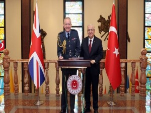 Türkiye Milli Savunma Bakanı Yaşar Güler, Birleşik Krallık Genelkurmay Başkanı Knighton’ı kabul etti