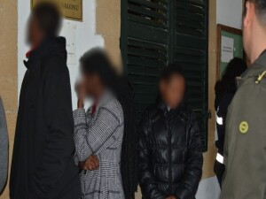 İzinsiz ikamet ithamıyla tutuklanan 3 zanlı, 3 gün tutuklu kalacak