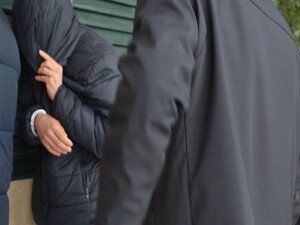 Kira sözleşmesi üzerindeki tarihleri değişmekle itham edilen zanlı teminatla serbest