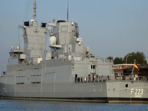 Alman fırkateyni Limasol Limanı’na demirledi