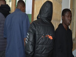 Uzun süredir izinsiz ikamet ettiği tespit edilen 3 zanlı mahkemeye çıkarıldı: 1 gün tutukuluk