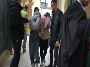 İzinsiz ikametten yargılanan 2 zanlıya 8 gün tutukluluk