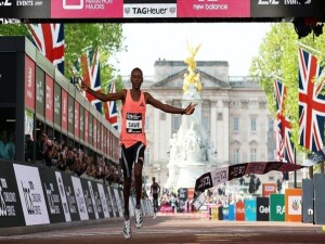 Londra Maratonu’nda tarihi rekor: 2 saatin altına inildi