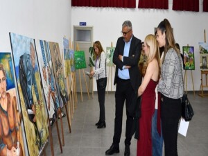 AKSAD’ın “Adadan Esintiler” sergisi Mesarya’da açıldı