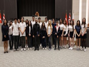 Öztürkler, TED Koleji öğrencilerini kabul etti: Gençlerin sorunları ve Meclis'in işleyişi el alındı