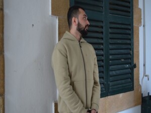 Çıkan tartışma sonucu evine tamir için gelen kişiyi bıçaklamakla itham edilen zanlı 1 gün tutuklu