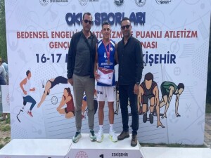 Kurtuluş Lisesi atleti Arda Yurttaş, Türkiye Liseler Atletizm Finalleri'nin ilk gününde üçüncü oldu!