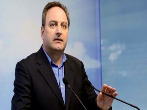 AKEL Genel Sekreteri Stefanu Atina’da Kıbrıs temaslarında bulunuyor