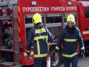 Güney Kıbrıs'ta Moni Sanayi’de bir fabrikada yangın çıktı