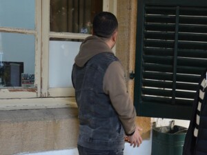 Ercan Havalimanı’nda uyuşturucuyla yakalanan zanlı tutuklandı