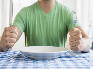 ABD’nin eski pirimadi tersine çeviren yeni besin piramidi tartışma yarattı: Her öğünde protein yiyin!