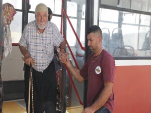 Beyarmudu Belediyesi’nin ücretsiz ulaşım desteği sürüyor