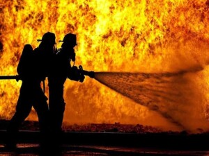 Koruçam ve Girne’de yangınlar: Araç ve daire zarar gördü