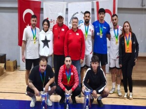 Futbol Tenisi Cumhuriyet Kupası’nda erkeklerde Adaspor, kadınlarda DAÜ şampiyon oldu