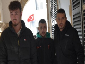 Uyuşturucu ile yakalanmakla itham edilen zanlılardan biri teminatla serbest, diğeri 2 ay tutuklu