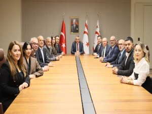 Erhürman, Türk – Arap ve Avrupa Birliği Ülkeleri İş İnsanları Derneği heyetini kabul etti