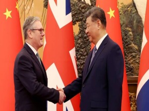 İngiltere Başbakanı Starmer, Çin lideri Şi'ye Arsenal-Manchester United maçının topunu hediye etti