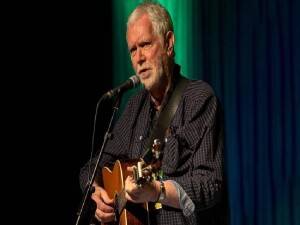 1994 Eurovision'un birincisi McGettigan da İsrail'in yarışmaya katılmasına tepki olarak ödülünü iade edecek