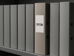 ABD'de, Epstein'in albümünden Başkan Trump'ın da yer aldığı 19 yeni fotoğraf paylaşıldı