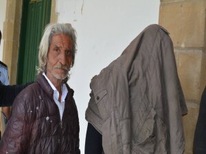 2 bin 321 gündür kaçak olduğu tespit edilen zanlı, birinin çantasından 7 bin TL çalmakla itham ediliyor