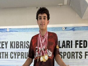 Erten Can Kasımoğlu'ndan Okullararası Yüzme Şampiyonası’nda rekor ve 4 altın madalya