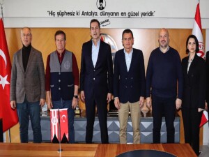 Dursun Oğuz, Oğuzhan Hasipoğlu ve Erhan Arıklı Antalyaspor Başkanı Rıza Perçin'i ziyaret etti