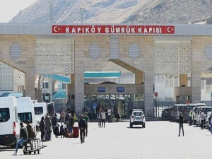 Türkiye-İran sınırındaki gümrük kapılarında günübirlik yolcu geçişleri durduruldu