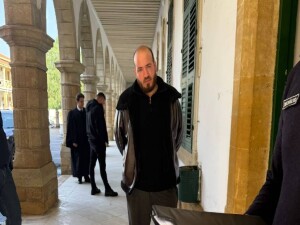 Emanet aldığı aracı satmakla itham edilen zanlı 1 ayı aşmayacak süreyle cezaevine gönderildi