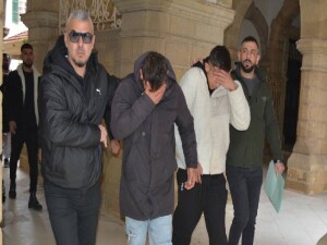 Tasarruflarında uyuşturucu bulunan iki zanlı 3 gün tutuklu kalacak