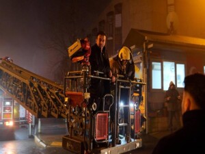 İstanbul'da iş hanında çıkan yangında mahsur kalan 11 kişi kurtarıldı