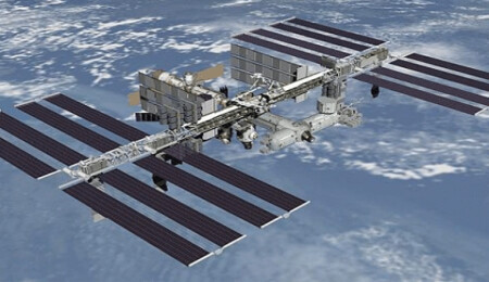 ISS Crew Splashes Down on Earth After Medical Evacuation