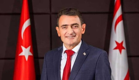 Dursun Oğuz, Kıbrıs Postası’nın 19’uncu kuruluş yıl dönümünü kutladı