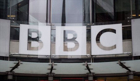 İngiltere'de ünlü isimler, İsrail yanlısı BBC yönetim kurulu üyesinin görevden alınmasını istedi