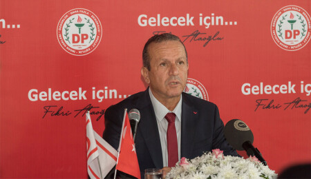 Fikri Ataoğlu, Kıbrıs Postası’nın 19’uncu kuruluş yıl dönümünü kutladı