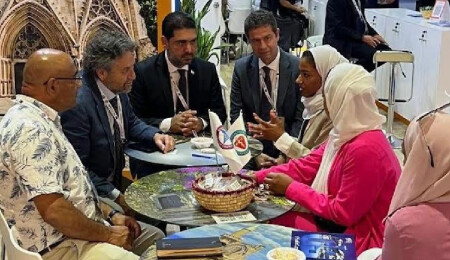 Ahmet Savaşan met with the director of Dubai Health Tourism Authority