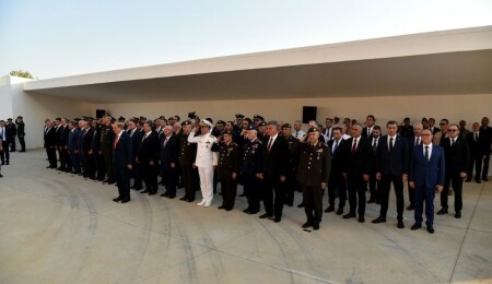 Dr. Fazıl Küçük ile Kurucu Cumhurbaşkanı Rauf Raif Denktaş’ın Anıt Mezarı’nda tören düzenlendi