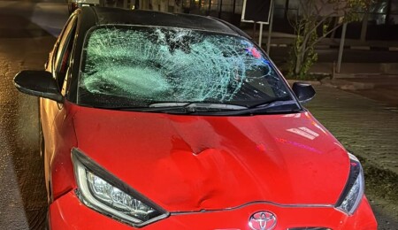 Girne’de ölümlü kazanın ardından yol kapatan polise araba çarptı!