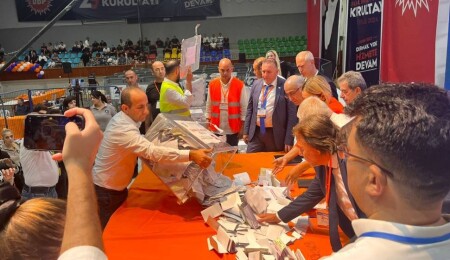 UBP 23. Olağan Genel Kurultayı’nda sandıkların kapanmasının ardından oy tasnifine geçildi