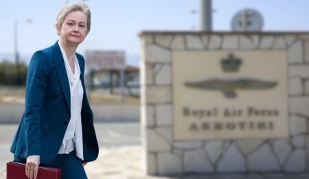 İngiltere Dışişleri Bakanı Cooper: Kıbrıs'ta İngiliz üssü çevresinde tüm orantılı önlemler alındı