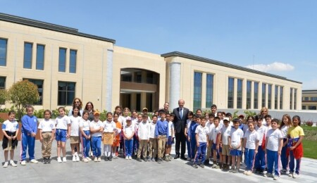 Cumhurbaşkanı Tatar, Mustafa Çağatay İlkokulu öğrenci ve öğretmenlerini kabul etti