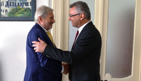 Tatar görüşmedi, Erhürman görüştü…