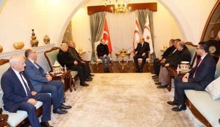 Cumhurbaşkanı Tatar, depremden etkilenen bölgelerin KKTC dernek başkanları ile görüştü